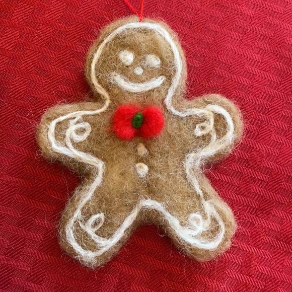 Handcrafted needle felted pair of gingerbread man and lady Christmas ornaments - Picture 2 of 7
